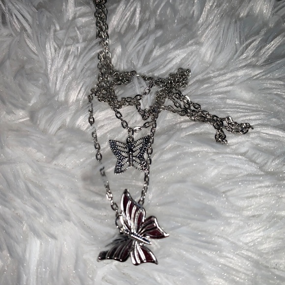 New double layered butterfly necklace - Picture 2 of 3